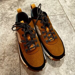 NEVER WORN-Women’s timberland sneakers